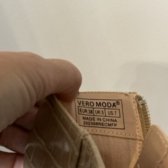 Like NEW! Beautiful Vera Moda nude ankle bootie with zipper size 7 - Picture 6 of 12
